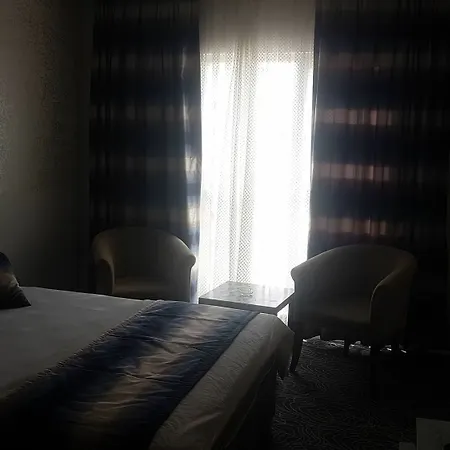 Apartment Rental Suit *